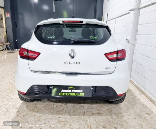 Renault Clio Authentique de 2014 con 200.000 Km por 5.800 EUR. en Sevilla