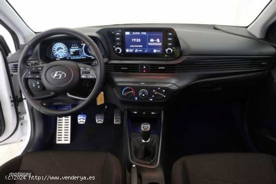 Hyundai Bayon 1.2 MPI Maxx de 2023 con 21.900 Km por 16.400 EUR. en Alicante