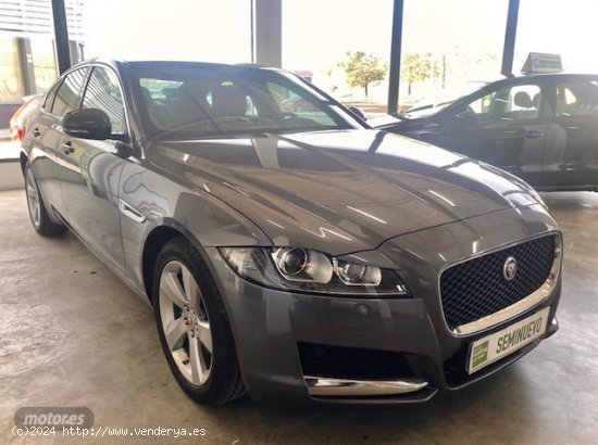 Jaguar XF PRESTIGE AUTO 180CV de 2018 con 60.000 Km por 24.990 EUR. en Sevilla