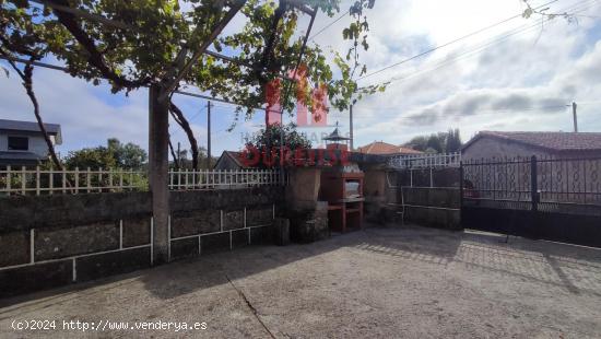 CASA DE PIEDRA CON PATIO Y PARCELA EDIFICABLE DE MÁS DE MIL METROS EN PADERNDE - ORENSE