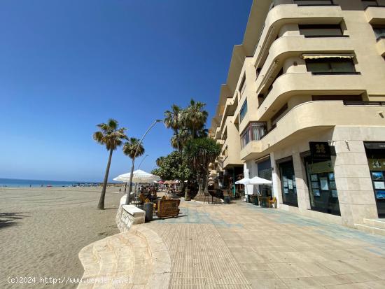  Gran apartamento en primera linea de playa (Paseo Maritmo Estepona) - MALAGA 