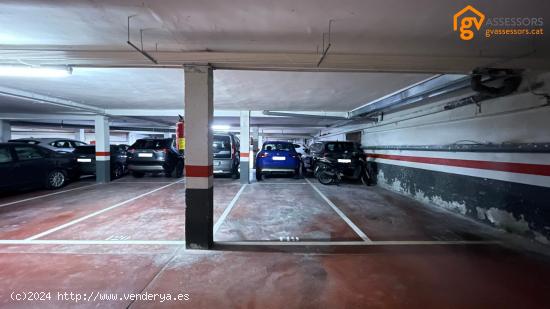  PLAZA DE PARKING PARA COCHE MEDIANO-GRANDE - BARCELONA 