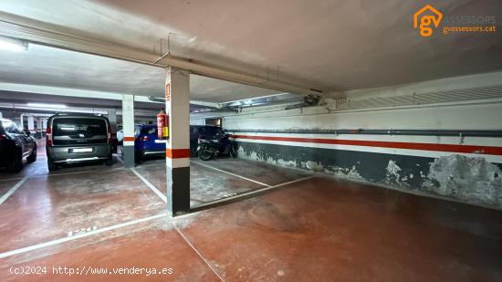 PLAZA DE PARKING PARA COCHE MEDIANO-GRANDE - BARCELONA