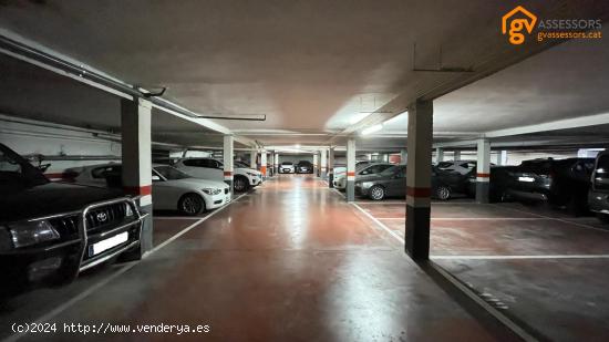 PLAZA DE PARKING PARA COCHE MEDIANO-GRANDE - BARCELONA