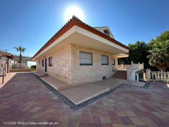 FABULOSO CHALET EN ZONA LOS CLETOS - MURCIA