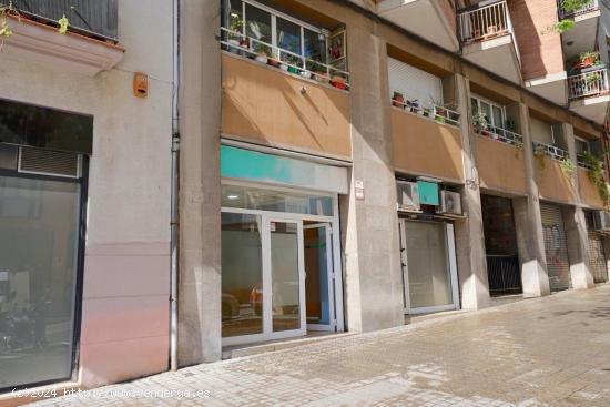 Oportunidad Única en Barcelona: Dos Locales Comerciales Unidos en Calle Trinxant - BARCELONA