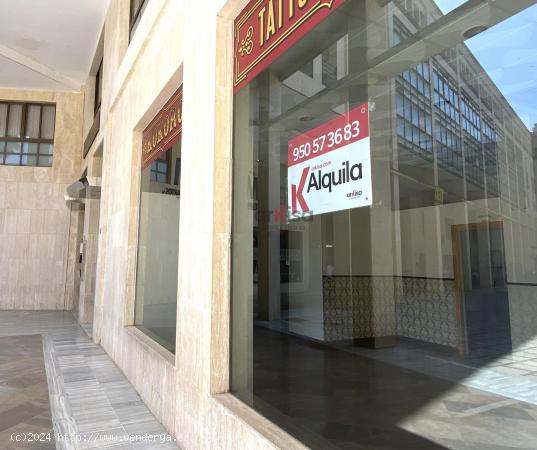 SE ALQUILA LOCAL COMERCIAL EN PLAZA MAYOR DE EL EJIDO - ALMERIA