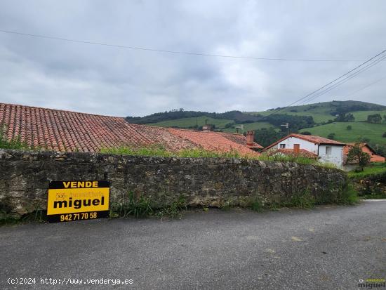 CONJUNTO DE CASA Y CUADRA PARA REHABILITAR CON UN PEQUEÑO JARDÍN EN HELGUERAS, VAL DE SAN VICENTE 