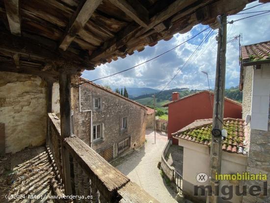 CONJUNTO DE CASA Y CUADRA PARA REHABILITAR CON UN PEQUEÑO JARDÍN EN HELGUERAS, VAL DE SAN VICENTE 