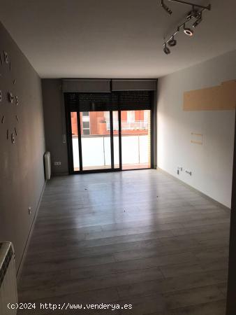 VENTA PISO EN IGUALADA ZONA SET CAMINS SEMINUEVO!! - BARCELONA