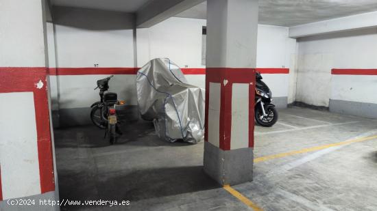 Plaza de garaje de moto en venta o alquiler en C/Na Rovella - VALENCIA