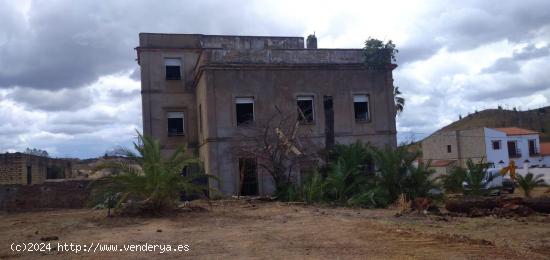 CASA PALACETE EN LA CUEVA DE LA MORA (ALMONASTER LA REAL - HUELVA) - HUELVA