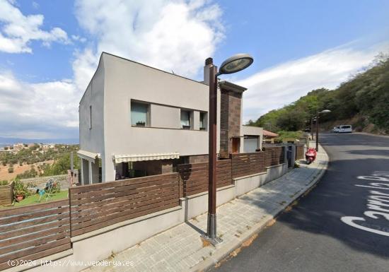 CASA EN VENTA OKUPADA EN SANT FOST DE CAMPSENTELLES - BARCELONA