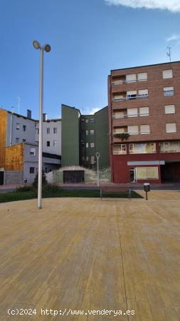 EDIFICIO CENTRO DE 4 PLANTAS Y  2 LOCALES - LEON