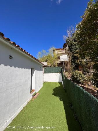 Casa esquinera ubicada en el centro de Corbera. - BARCELONA