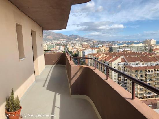 PISO EN PLENO CENTRO CON 3 DORMITORIOS Y VISTAS AL MAR!! - MALAGA