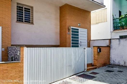 Magnífica vivienda adosada de 4 dormitorios y 220 m2 construidos, situada en Cájar. - GRANADA