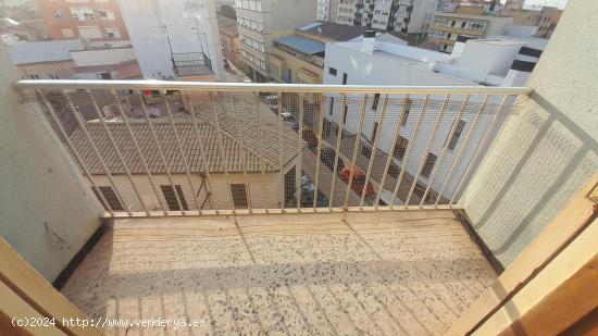 Se alquila piso SIN ASCENSOR de 77m2 con 4 habitaciones, baño y aseo - BALEARES