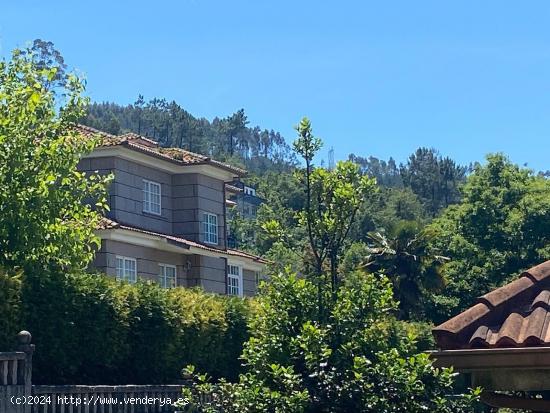 Chalet en Redondela con jardín y piscina - PONTEVEDRA