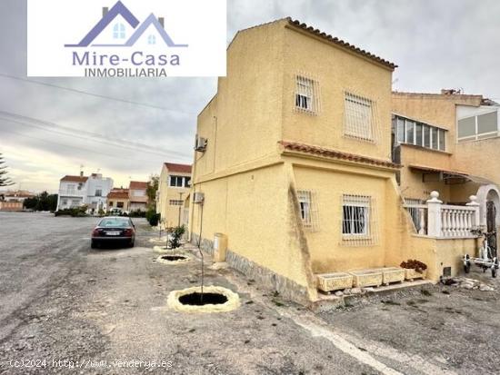  SE VENDE PAREADO ZONA EL OASIS - ALICANTE 