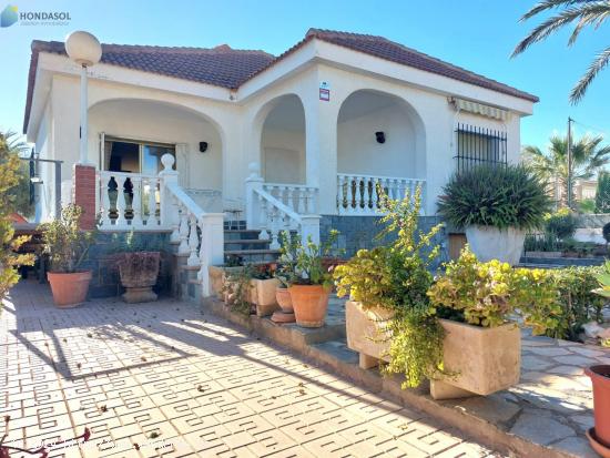  SE VENDE CHALET EN PLAYA LOS ALEMANES, 3 DORMTS, 2 BAÑOS. GARAJE EN SOTANO. PISCINA. - MURCIA 