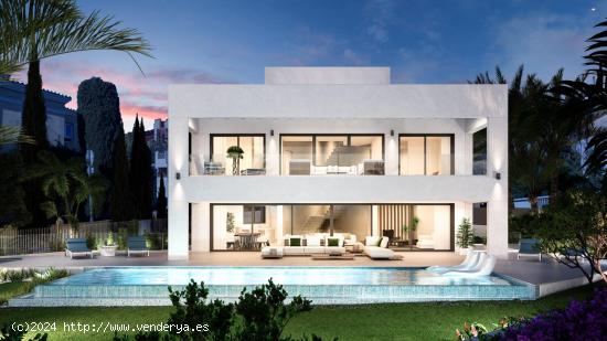 Villa de lujo de 4 dormitorios y 6 baños con solarium. Guadalmina Baja, Marbella - MALAGA