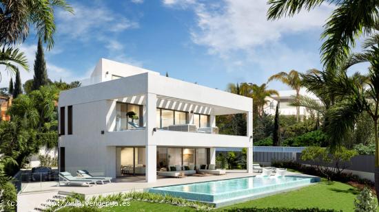 Villa de lujo de 4 dormitorios y 6 baños con solarium. Guadalmina Baja, Marbella - MALAGA