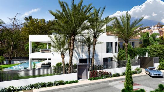 Villa de lujo de 4 dormitorios y 6 baños con solarium. Guadalmina Baja, Marbella - MALAGA