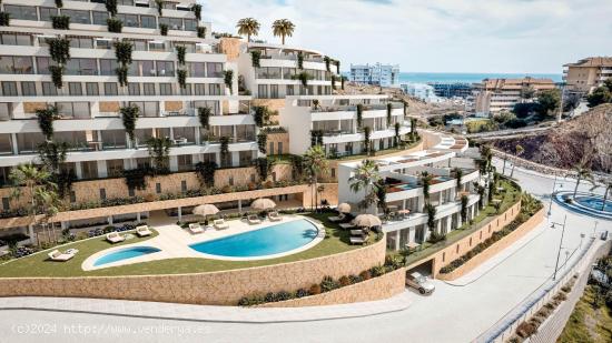 Adosado de lujo de 4 dormitorios y 3 baños con vistas al mar. El Higuerón - MALAGA