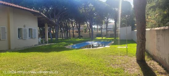  Parcela de 2400 m2 con chalet para reformar - CADIZ 