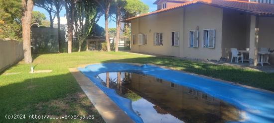 Parcela de 2400 m2 con chalet para reformar - CADIZ