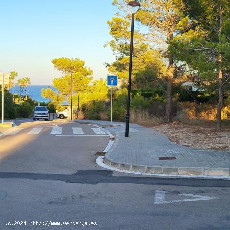 Dos parcelas urbanas contiguas, a tan solo 130 metros de la playa - TARRAGONA