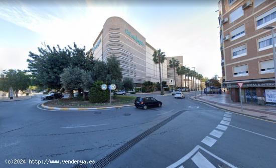 Se vende local comercial de 2100 m2 cercano al Corte Inglés y Ramón y Cajal - MURCIA