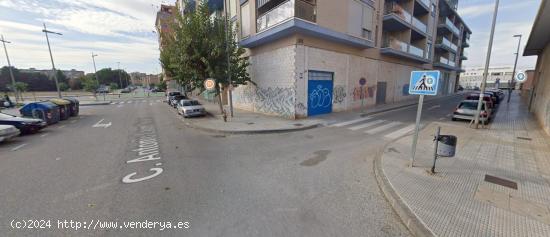 Se vende local comercial en ZONA HISPANIA y MANDARACHE con 300 m2 - MURCIA