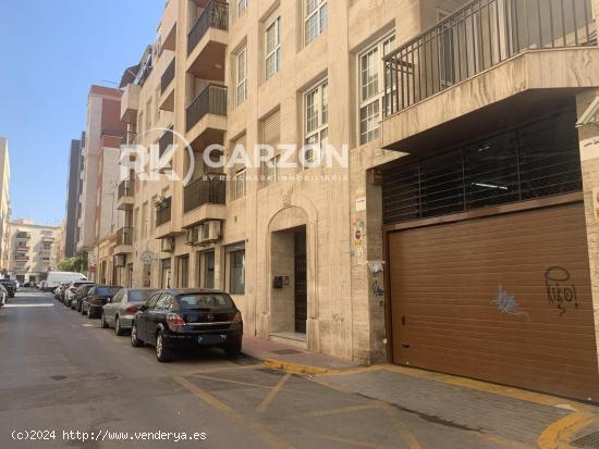 Plaza de Garaje junto a la Rambla - ALMERIA