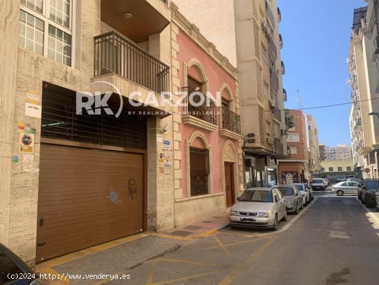 Plaza de Garaje junto a la Rambla - ALMERIA