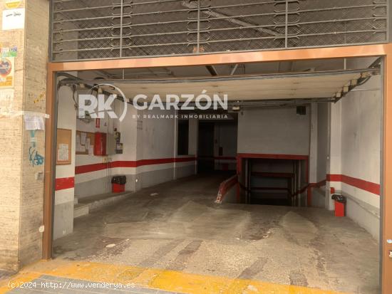 Plaza de Garaje junto a la Rambla - ALMERIA