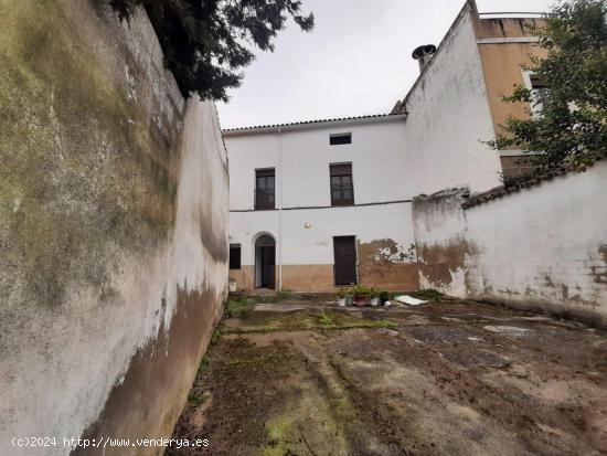  Gran casa de 3 alturas con gran patio en Garrovillas - CACERES 