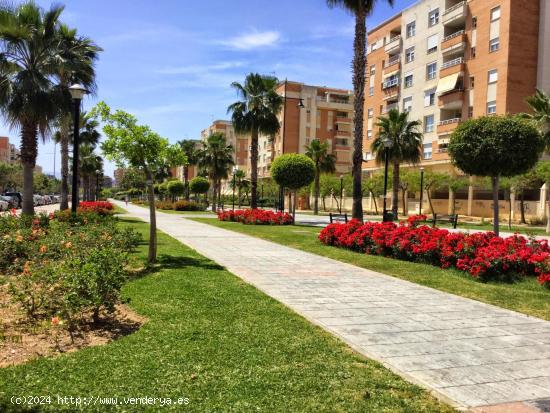 MAGNIFICA VIVIENDA DE 4 DORMITORIOS EN TORRE ATALAYA - MALAGA