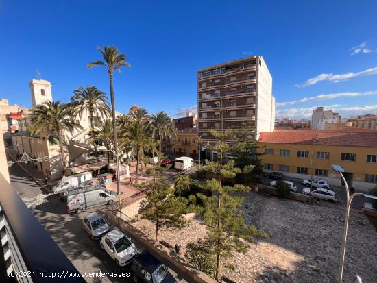  VIVIENDA DE 4 HABITACIONES CON TERRAZA AL FONTENAY-MERCADO. - ALICANTE 