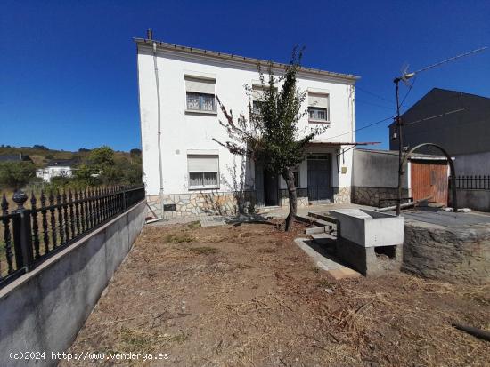 CASA CON TERRENO EN ALMAZCARA - LEON