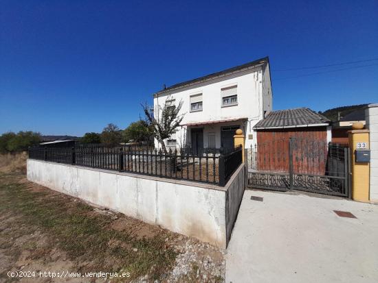 CASA CON TERRENO EN ALMAZCARA - LEON