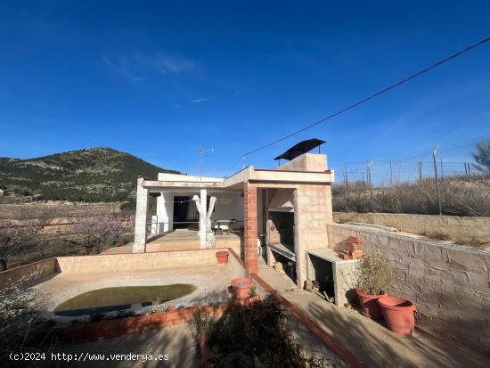 CHALET CON ENCANTO EN LA FONT DE LA FIGUERA. - VALENCIA