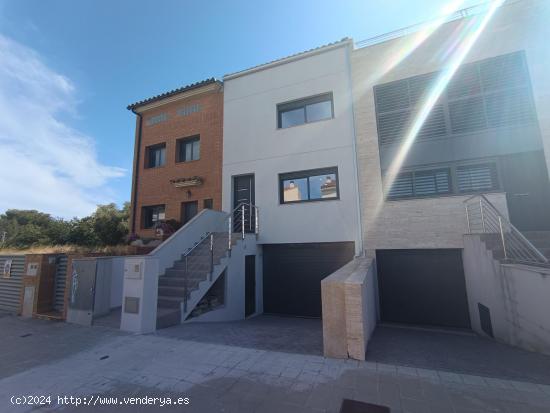 Casa de obra nueva a 400 m de la playa en el centro de L'Ametlla de Mar - TARRAGONA