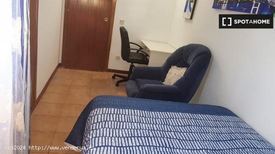 Acogedora habitación en alquiler en apartamento de 5 dormitorios en Alcalá. - MADRID