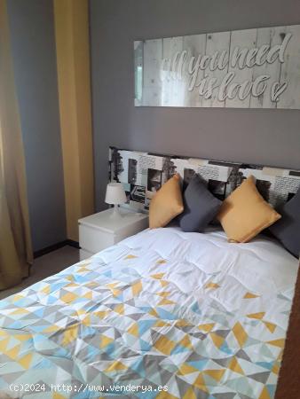 Habitación luminosa en alquiler en apartamento de 5 dormitorios en Alcalá - MADRID