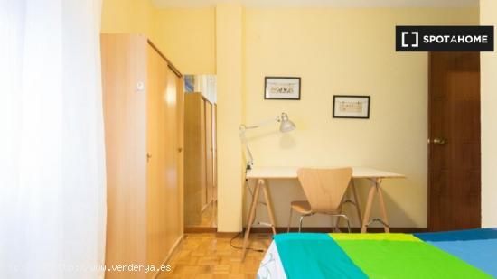 Cómoda habitación en alquiler en piso de 6 dormitorios en Alcalá de Henares - MADRID