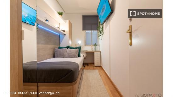 ¡Habitaciones en alquiler en un apartamento de 5 habitaciones en Madrid! - MADRID