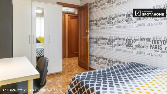 Habitación en piso de 5 dormitorios en Alcalá de Henares, Madrid. - MADRID