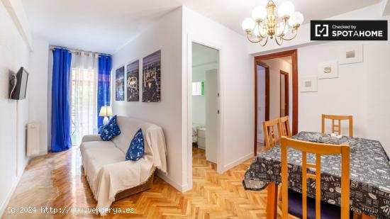 Se alquila habitación en apartamento de 5 dormitorios en Alcalá de Henares. - MADRID